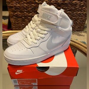 Nike Court Borough Mid 2 GS White Aura Big Kid size 4.